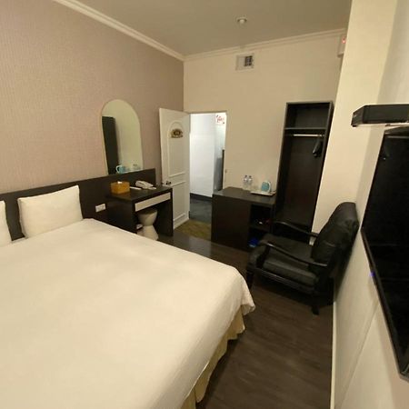 Queens Hotel Тайпей Екстериор снимка
