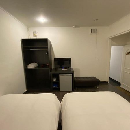 Queens Hotel Тайпей Екстериор снимка