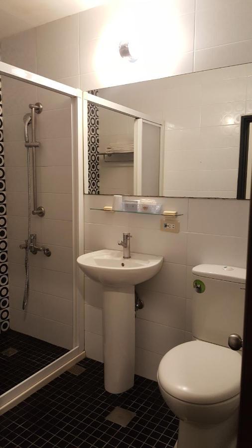Queens Hotel Тайпей Екстериор снимка