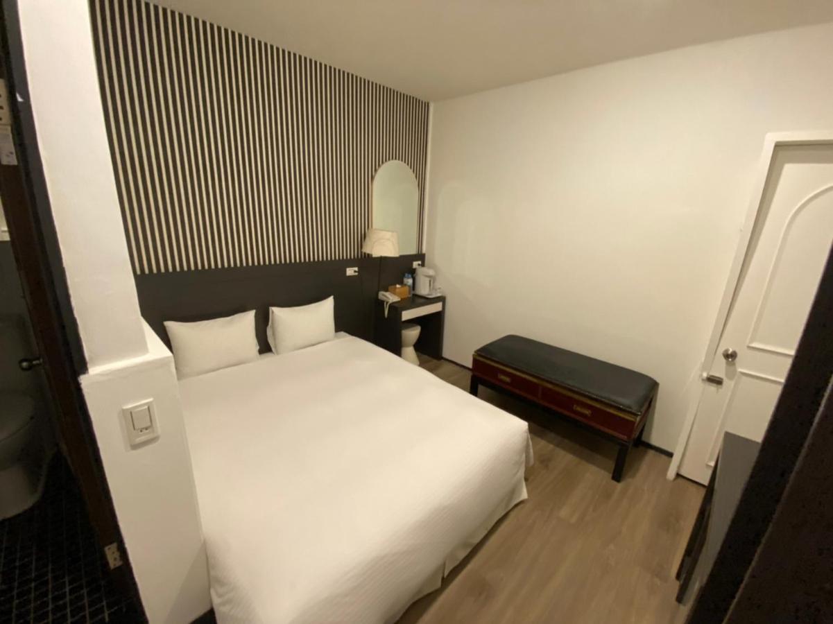 Queens Hotel Тайпей Екстериор снимка