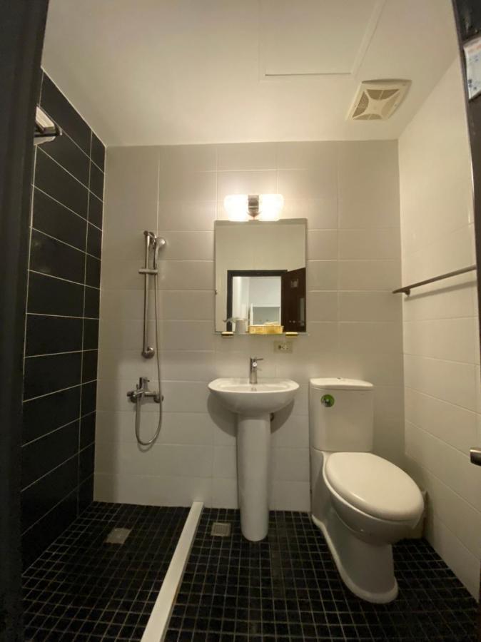 Queens Hotel Тайпей Екстериор снимка