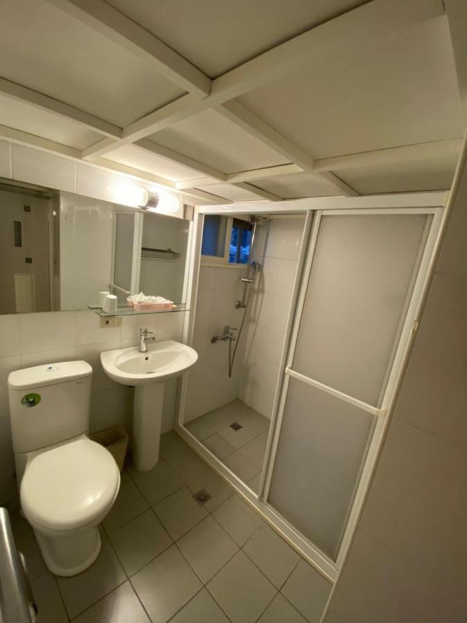 Queens Hotel Тайпей Екстериор снимка
