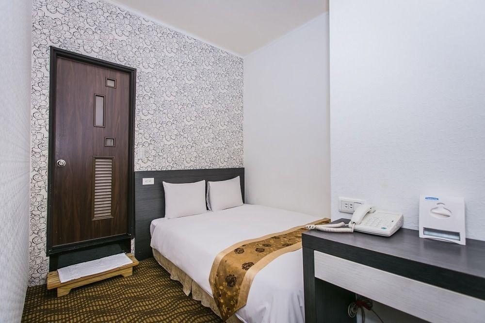 Queens Hotel Тайпей Екстериор снимка