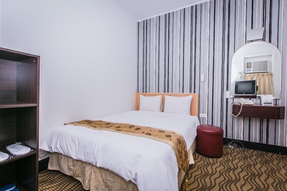Queens Hotel Тайпей Екстериор снимка