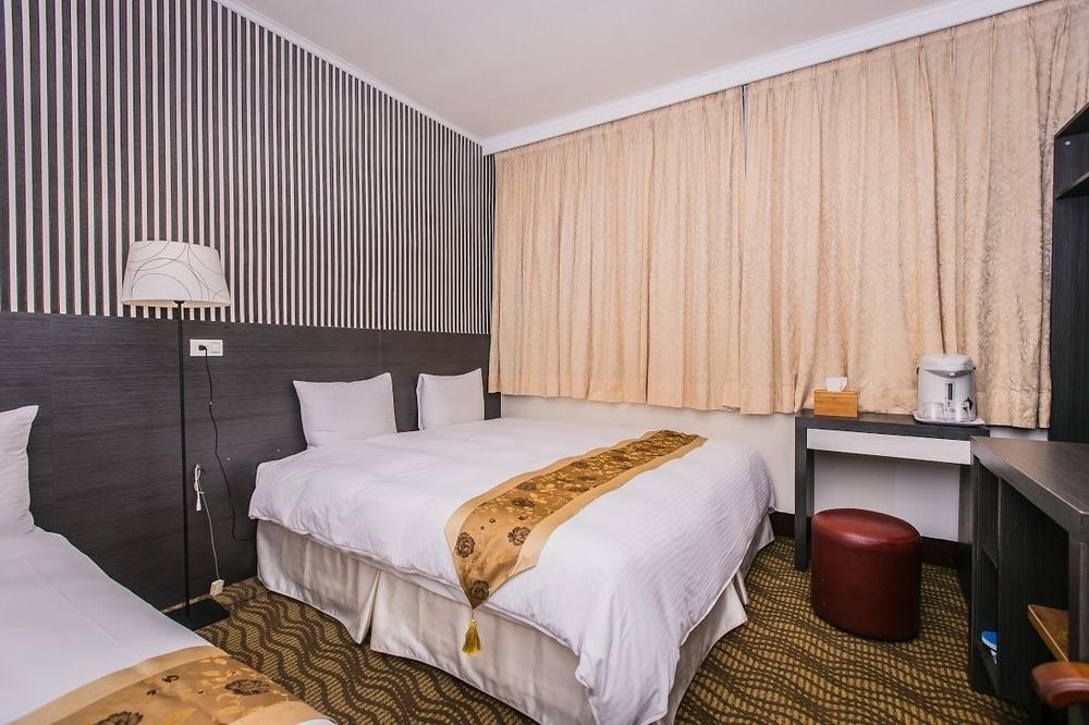 Queens Hotel Тайпей Екстериор снимка