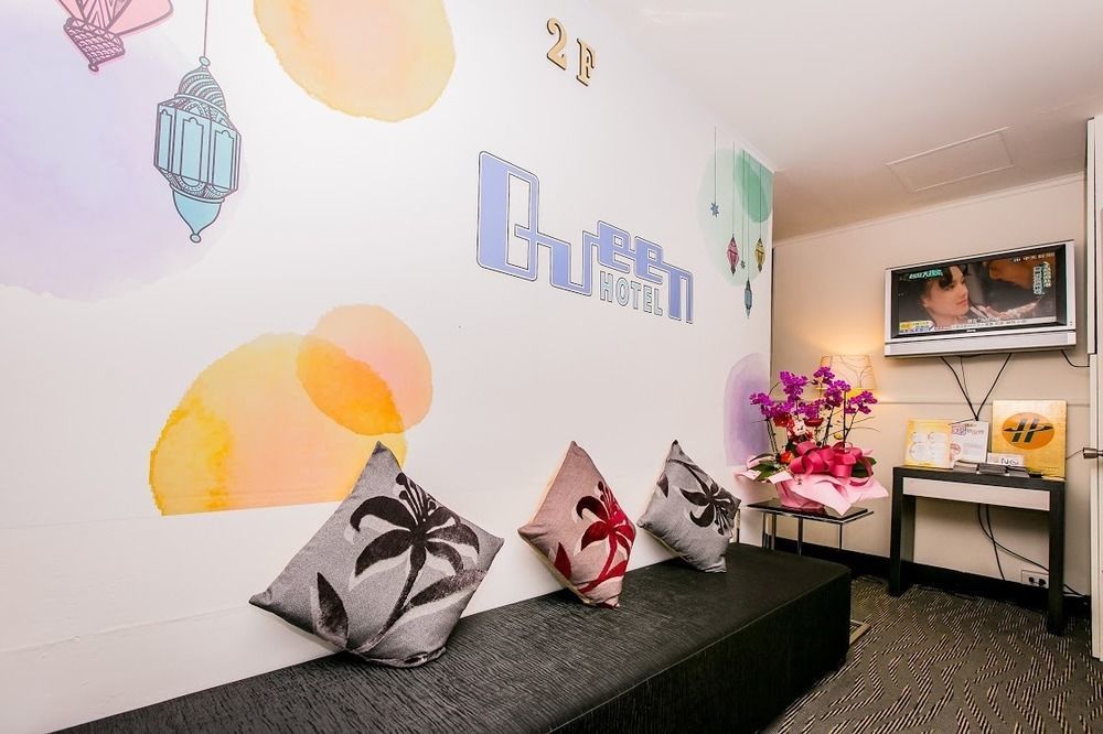 Queens Hotel Тайпей Екстериор снимка